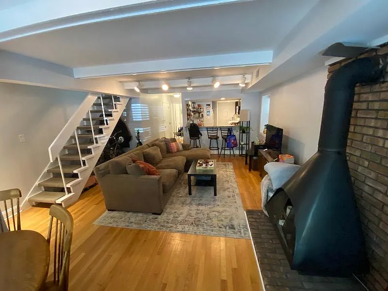 Building Photo - 347 W Dickens Ave #1A