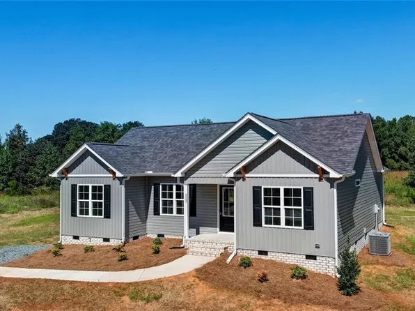 523 Grooms Rd, Reidsville, NC 27320