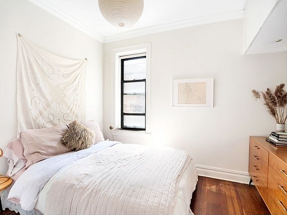 4th image of 210 W 21st St #6F