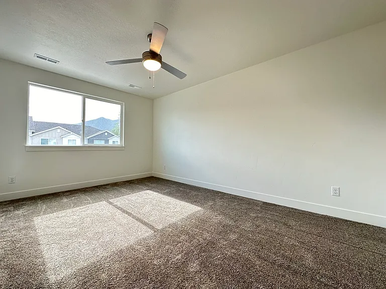 719 N 160 E #1 — Photo 4