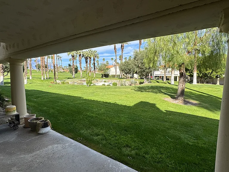 289 Vista Royale Cir W — Photo 39