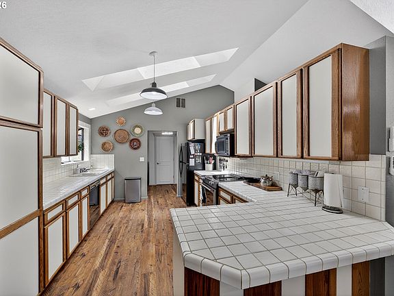 5th image of 1495 Teakwood Ave