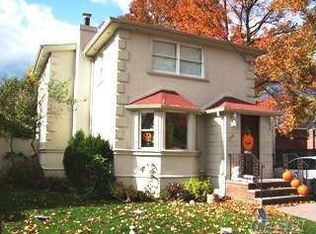 886 Yale Pl, Franklin Square, NY 11010