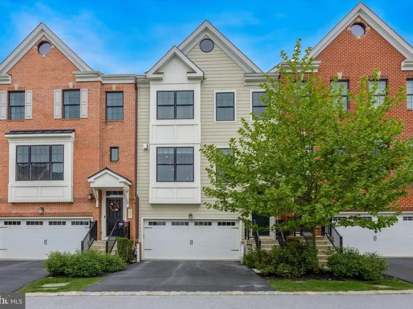 22 Parkview Cir, Wayne, PA 19087