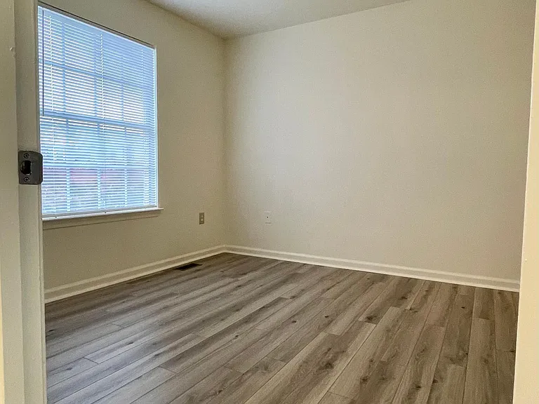 585 Cromwell Ct — Photo 15