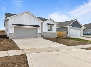 308 S Valley View Dr, Norwalk, IA 50211