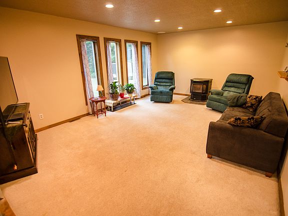 2nd image of 1933 N Greenmeadow Ct