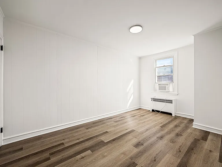 7611 Woolston Ave — Photo 15