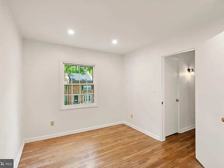 8330 Wickham Rd — Photo 35