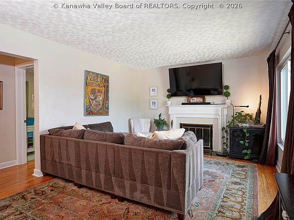 2nd image of 847 Lower Chester Rd