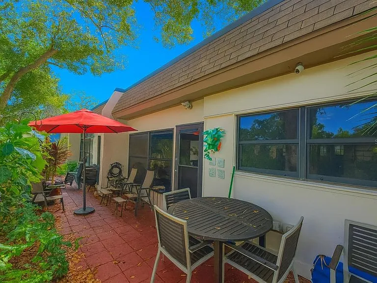 1403 Arrowhead Cir W #13-E — Photo 25