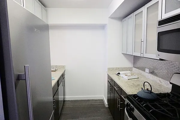 Rented by Greystar | media 4