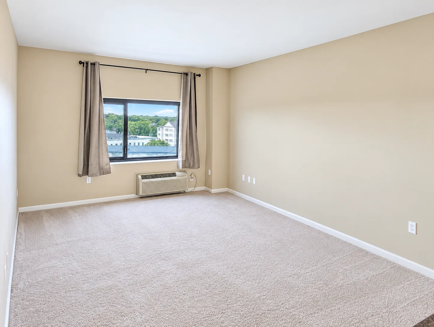 1 bed, 810 sqft, $2,100 — Photo 4