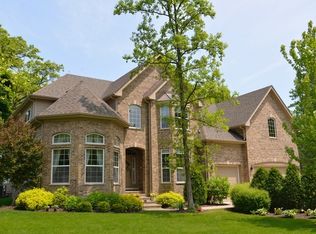 1695 Pondview Dr, Hoffman Estates, IL 60192