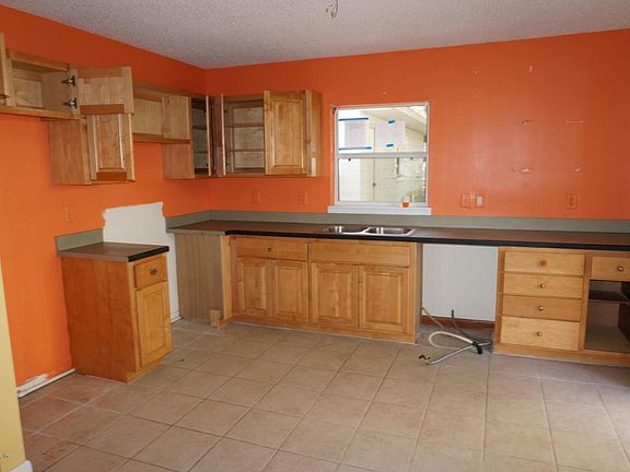 04) Kitchen