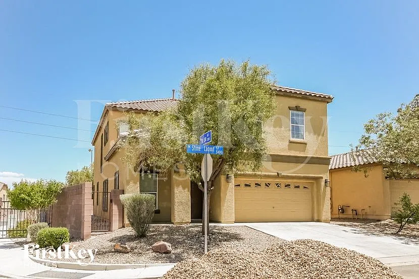 4 bed, 2.5 bath, 2708 sqft, $2,380 — Photo 2