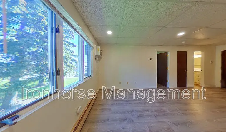 801 W Villard St #33 — Photo 6