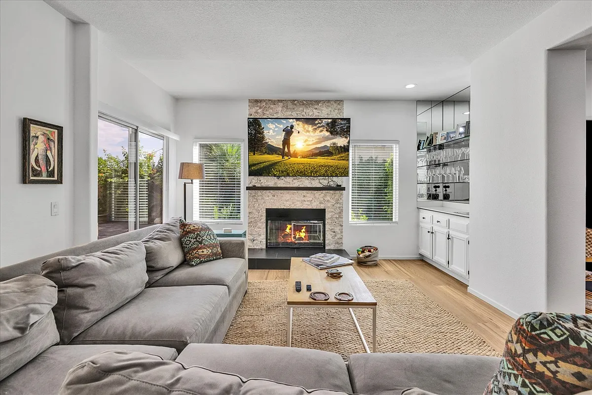 3 bed, 1980 sqft, $7,000 — Photo 4