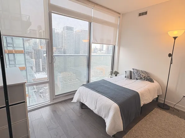 501 Yonge St #2205, Toronto, ON M4Y 1X9
