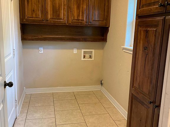 Utility between garage and kitchen
