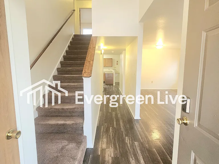 120 Raven Dr — Photo 2