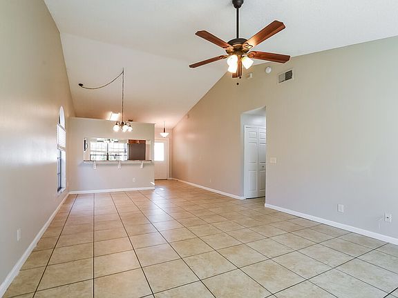4th image of 1006 Burnett St