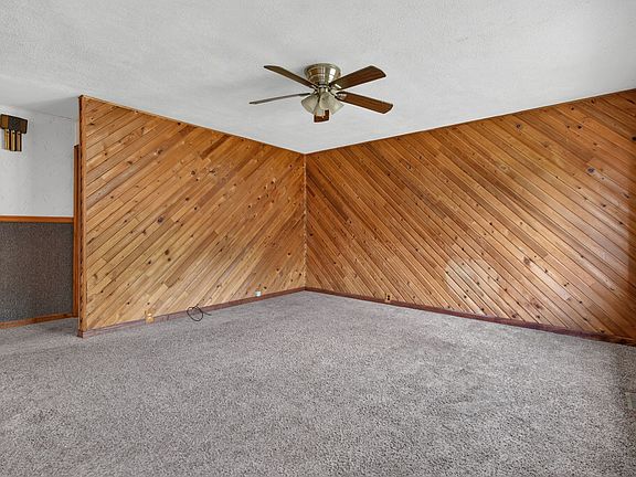2nd image of 526 Laurel Ave