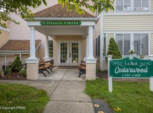 3 Village Cir APT 404, Stroudsburg, PA 18360