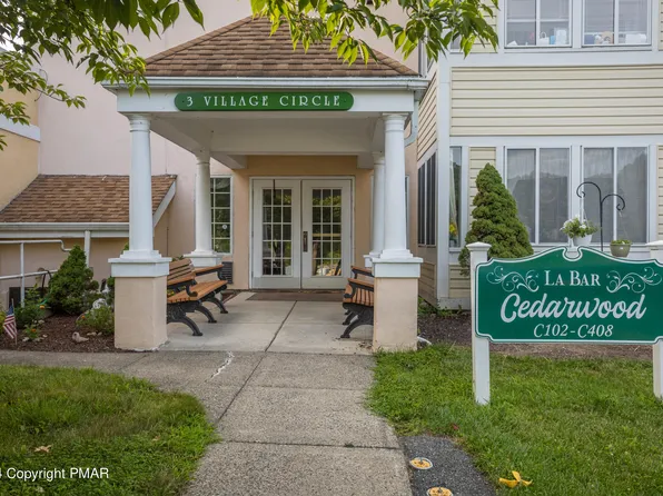 3 Village Cir APT 404, Stroudsburg, PA 18360