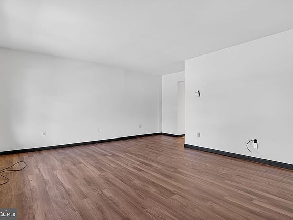 4th image of 216 Marion Ave