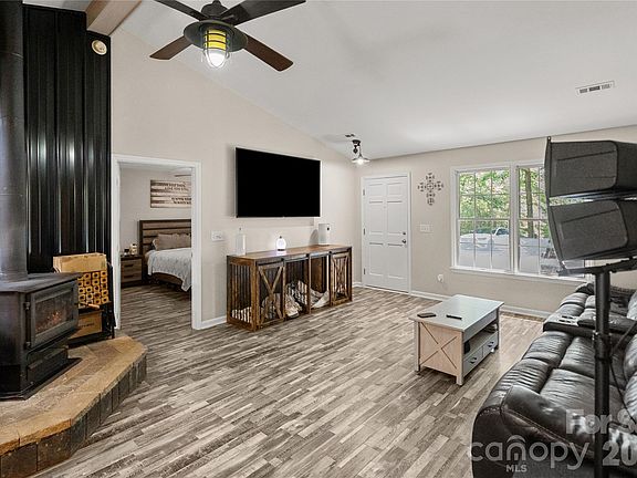 5th image of 8003 Hope Ln