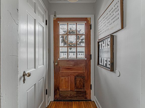3rd image of 517 S Florence Ave