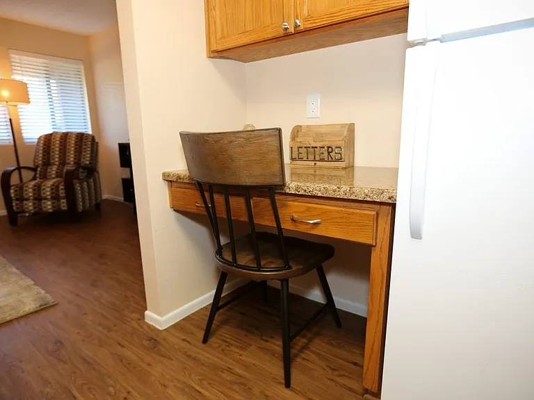 10134 W Mohawk Ln — Photo 28