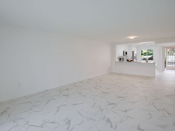 5th image of 5914 Regal Glen Dr APT 101