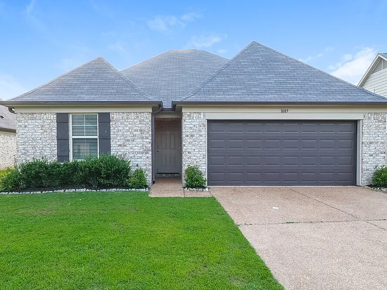 1089 Carib Loop W — Photo 1