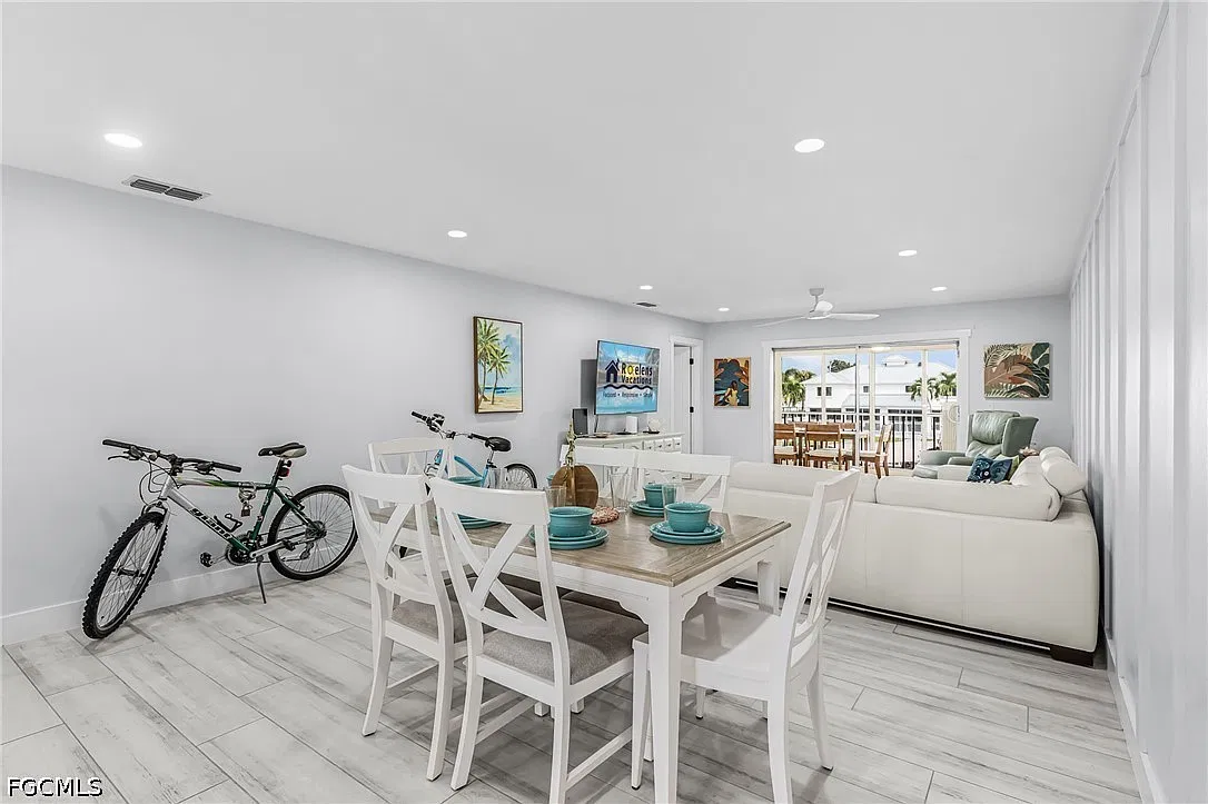 3 bed, 2.0 bath, 1465 sqft, $4,500 — Photo 4