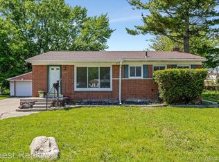 22637 Karam Ct, Warren, MI 48091