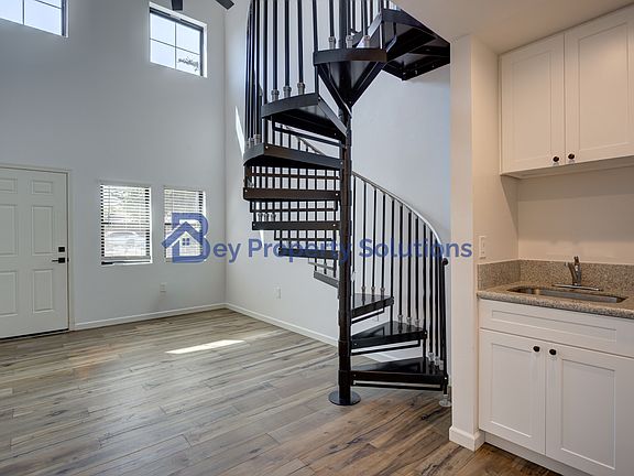 5th image of 119 S Elm St #119