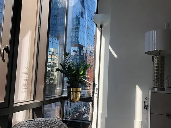 429 Kent Avenue image 6 of 15