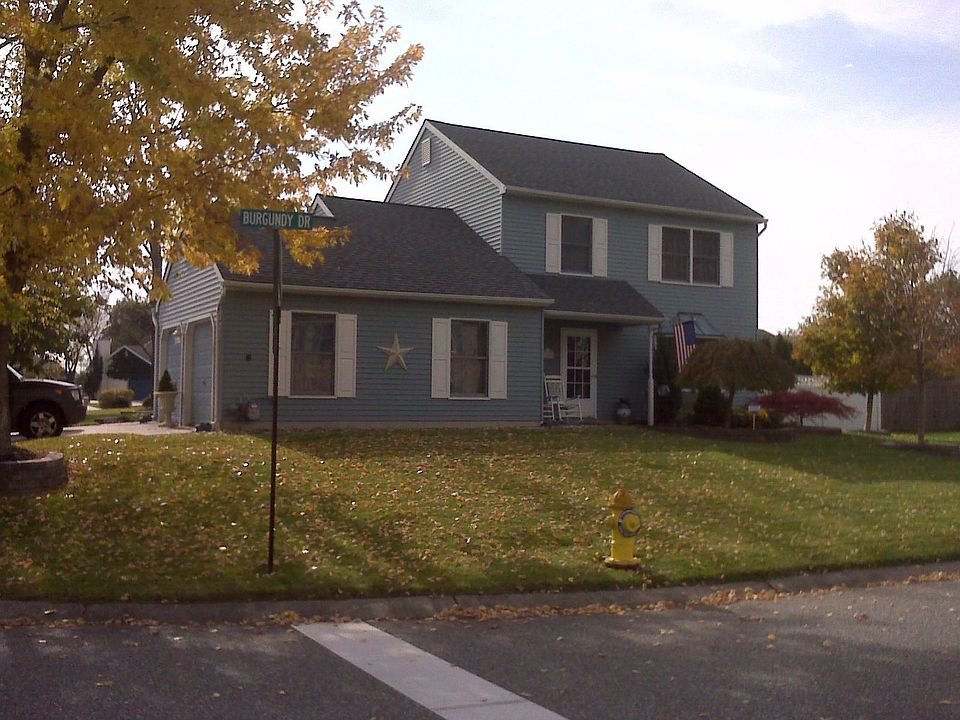 Fron of House, Corner Lot