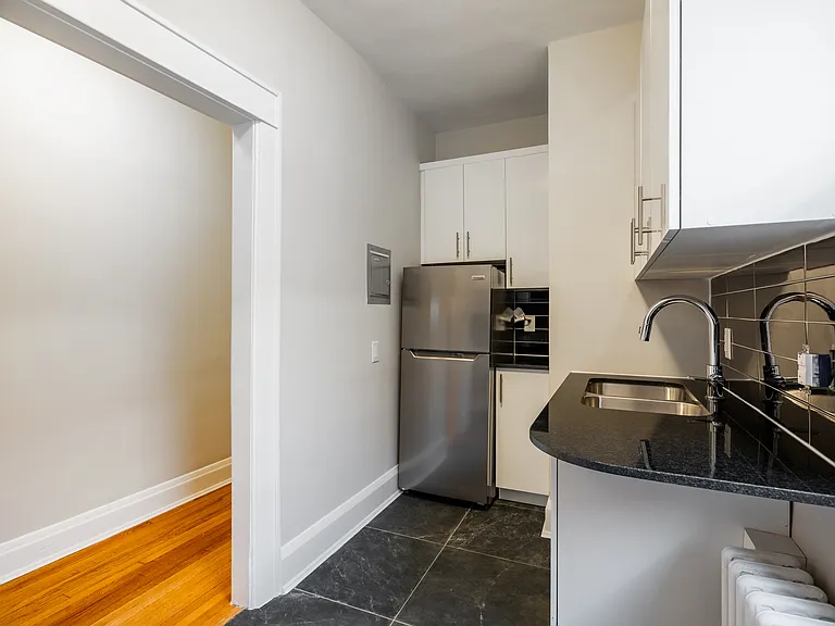 407 Elgin St — Photo 21