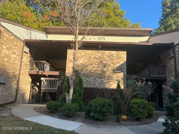 171 Amberly Drive #A, Manalapan, NJ 07726