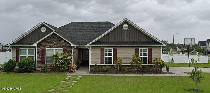 1st image of 2824 Oakwood Dr