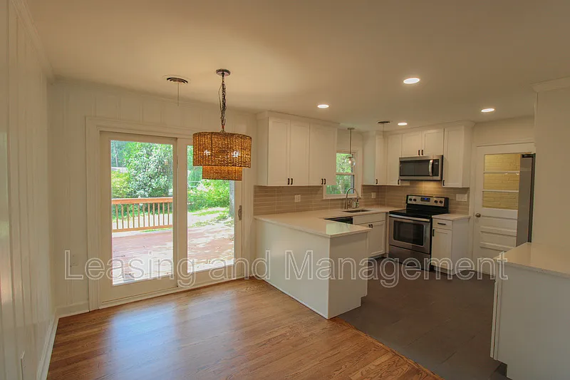 3 bed, 1.5 bath, 1244 sqft, $2,530 — Photo 4