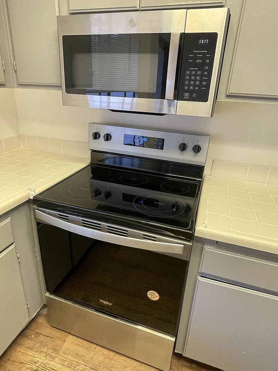 Building Photo - 707 S Webster Ave #108