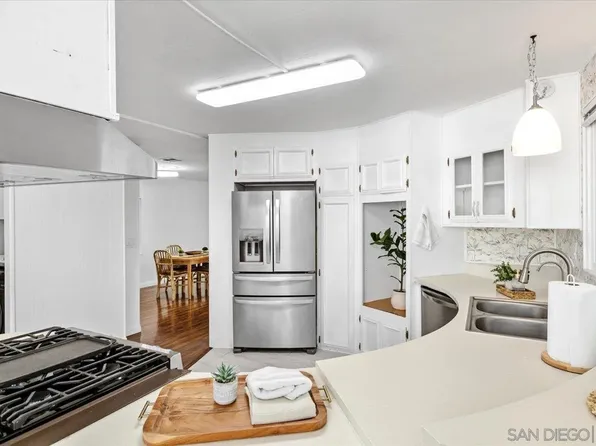 7326 San Bartolo St #220, Carlsbad, CA 92011