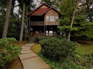91 Lake Cove Rd, Flat Rock, NC 28731