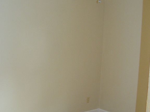 4th image of 949 Loekes Dr