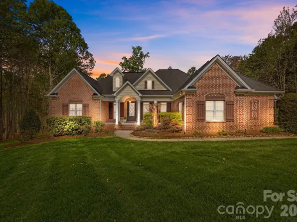 3143 James Plantation Dr, Denver, NC 28037