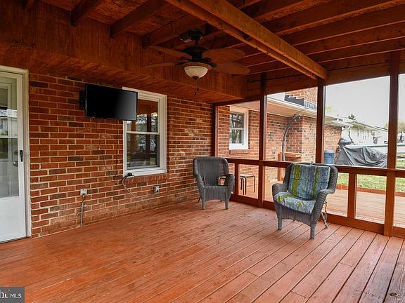 4th image of 716 Edwards Dr